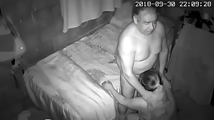 Даже в свои дни не перестает сосать член