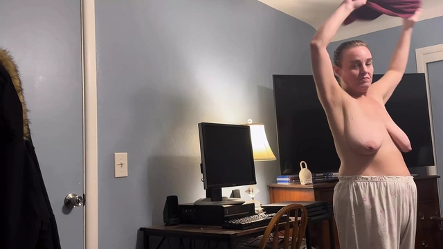 Mature mom sucking dick dry to the bone twice! Cum in mouth and swallow